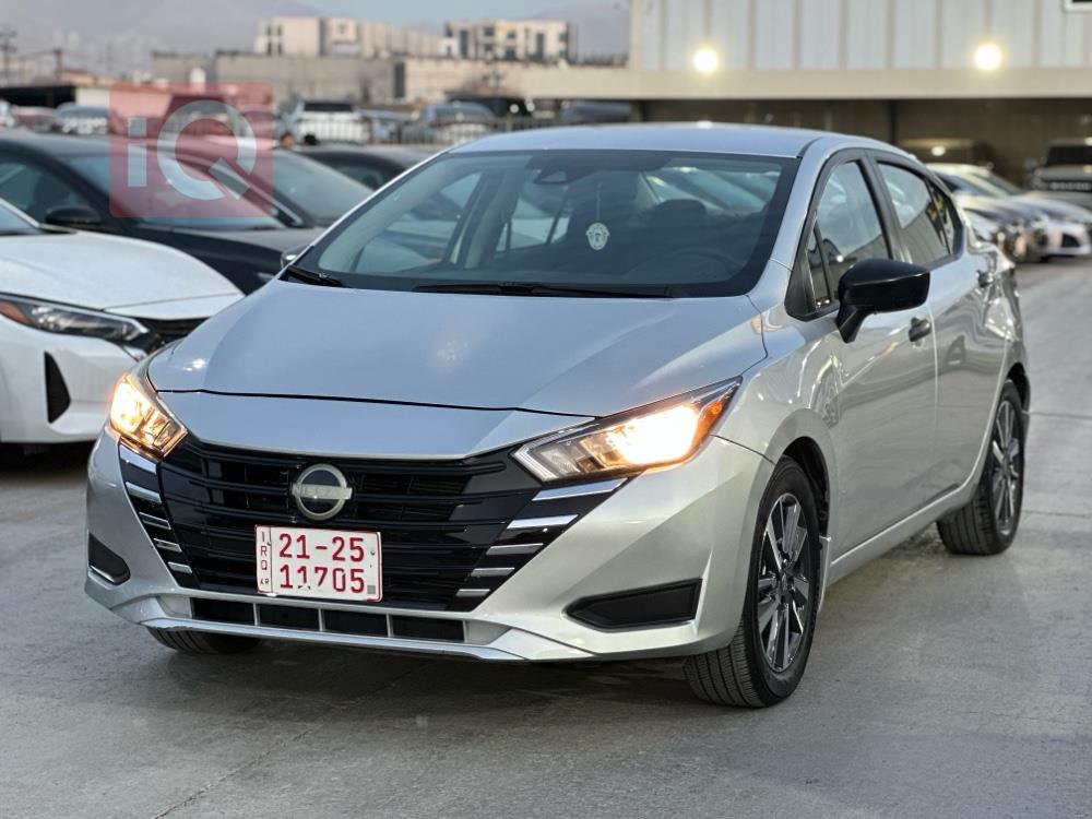 نيسان فيرسا